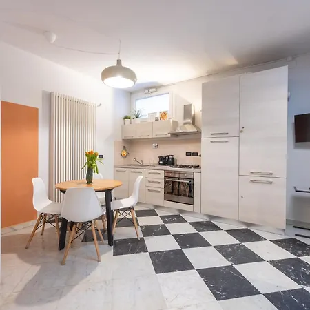 Apartment Caseospitali - Stazione5, Vicino Stazione Ideale Per Due