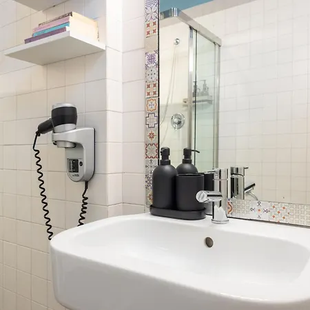 Guesthost - Modern Near The Station! 博洛尼亚