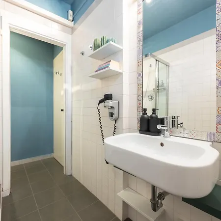 Guesthost - Modern Near The Station! Bologna