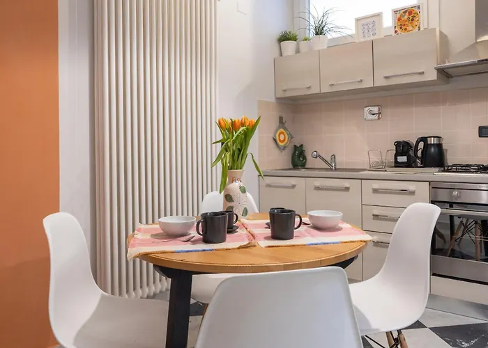 Guesthost - Modern Near The Station! *