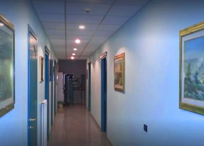 Apartamento Guesthost - Modern Near The Station!