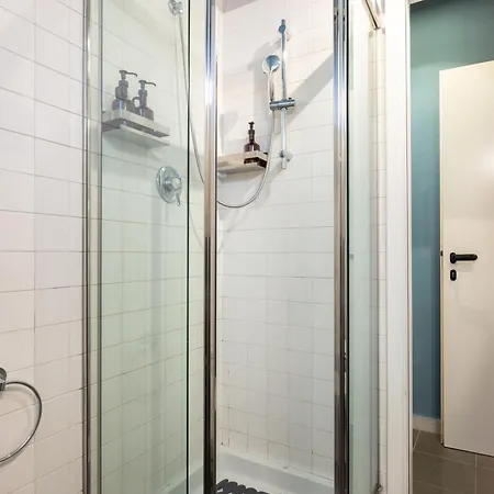 Apartment Guesthost - Modern Near The Station! Bologna