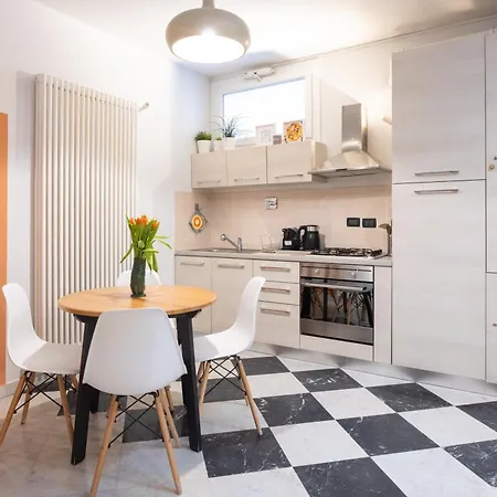 Apartment Guesthost - Modern Near The Station! *