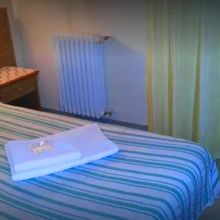 Apartment Guesthost - Modern Near The Station!