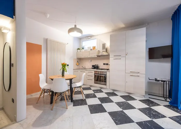 Appartement Guesthost - Modern Near The Station!