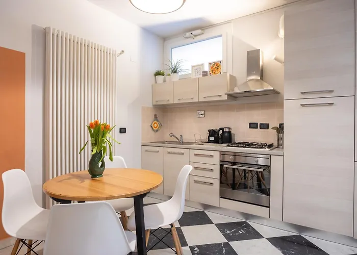 Appartement Guesthost - Modern Near The Station! Bologne