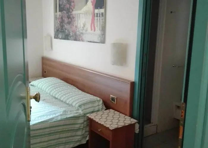 Appartement Guesthost - Modern Near The Station!