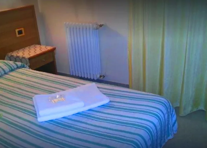 Appartement Guesthost - Modern Near The Station!